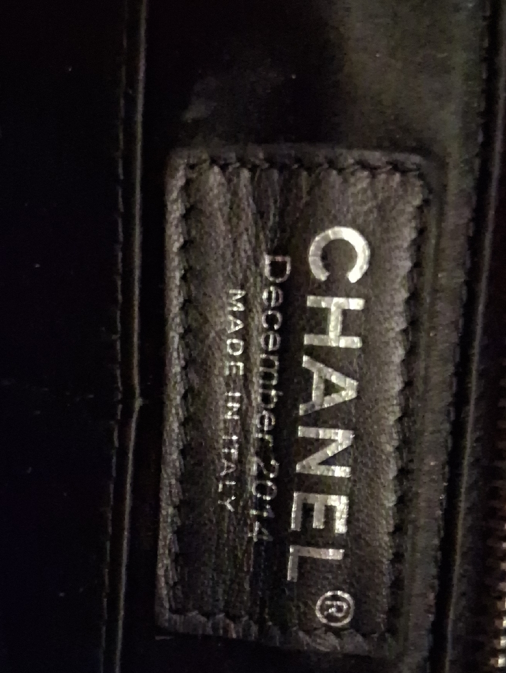 CHANEL Metallic Quilted Chain Wallet in Black-Gold - Picture 6 of 6